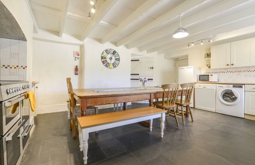 Saint John Cottage | TREGONHAWKE FARMHOUSE, pet friendly, with open fire in Millbrook