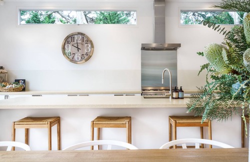 Mornington Peninsula House | Trelawney Beach House, Directly opposite the beach, heated pool and spa