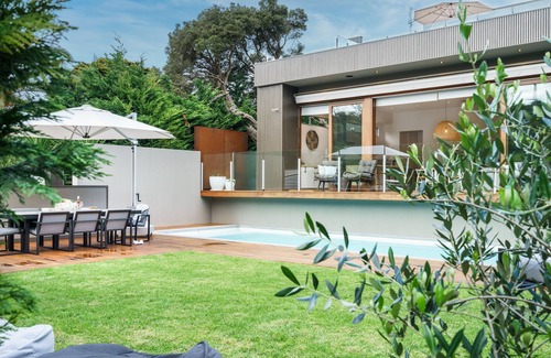 Mornington Peninsula House | Trelawney Beach House, Directly opposite the beach, heated pool and spa