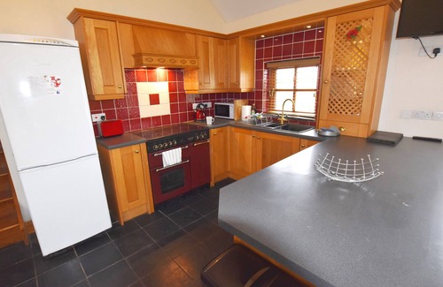 Eglwyswrw Cottage | TRELEW, pet friendly, with a garden in Newport, Pembrokeshire