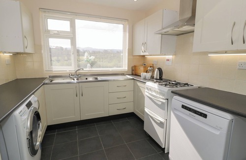 Penrhyndeudraeth Cottage | TREM Y FOEL, pet friendly, with a garden in Penrhyndeudraeth
