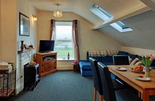 Tywyn House | Trem Y Mor - Edge of the Sea