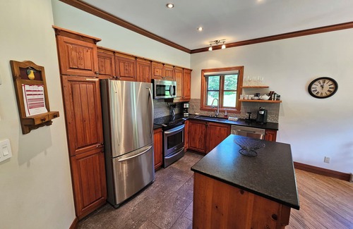 Mont-Tremblant Ski Chalet | Tremblant Haven RENOVATED 2 bdr ski-in/ski-out on the resort
