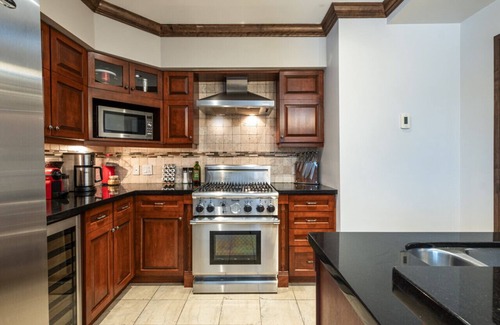 Mont-Tremblant Pedestrian Village Apartment | Tremblant Prestige - BONDURANT 95-10