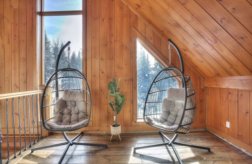 Lac Superieur Village Ski Chalet | ☆ TREMBLANT ⛷ Spa, Fireplace, Nature Retreat, Lake Access ☀