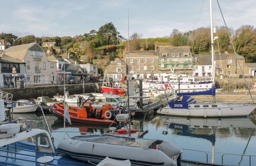 Fowey Cabin | TRENANT LODGE, pet friendly, with a garden in Fowey