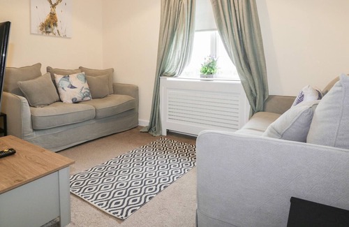 Fowey Cabin | TRENANT LODGE, pet friendly, with a garden in Fowey
