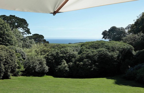 Saint Austell Bay House | Trenarren House, 2 acres private garden & sea views (pet & family-friendly)