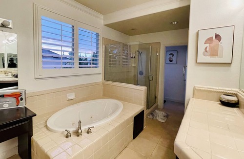 Murillo House | 🌌Trending Luxury 5BD/4BA+Gym+Massage machines🌉🕌🌅