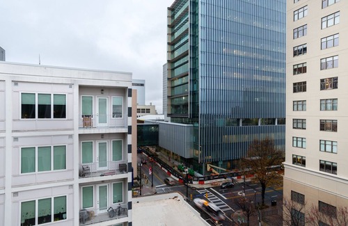 SoNo Apartment | Trendy 2 Bed apartment located in SoNo neighborhood