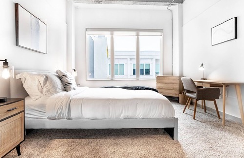SoNo Apartment | Trendy 2 Bed apartment located in SoNo neighborhood