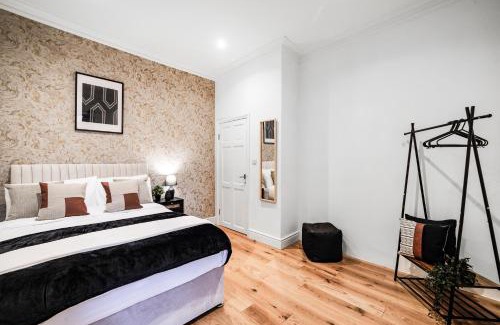 West Hampstead House | Trendy 2 Bed in Maida Vale with Private Garden
