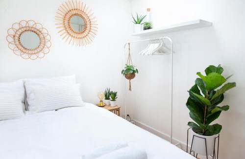 Frankendael Apartment | Trendy 2 bedroom accommodation on perfect location