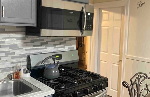 Mount Pleasant House | Trendy 2nd Floor Townhome near Federal Hill in Providence