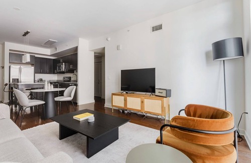 Woodmont Triangle Apartment | Trendy Bethesda Bainbridge 1BR w/Concierge, Gym, W/D, walk to Metro, by Blueground