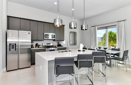 Reunion Hotel | Trendy Condo with Pool Table near Disney with Resort & Waterpark Access - B2-208