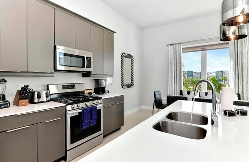 Reunion Hotel | Trendy Condo with Pool Table near Disney with Resort & Waterpark Access - B2-208