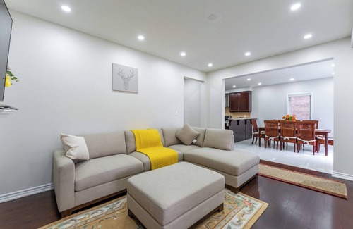 Brampton House | Trendy & Cozy ~ 5BR, 4.5WR Detached Spacious House