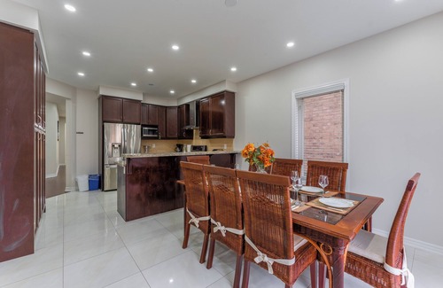 Brampton House | Trendy & Cozy ~ 5BR, 4.5WR Detached Spacious House