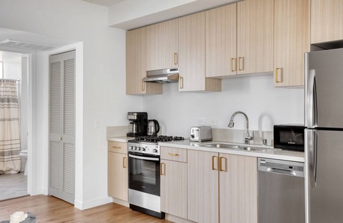 Palms Apartment | Trendy Culver City 1BR w/Gym & Roof Lounge, Walkable Area, by Blueground