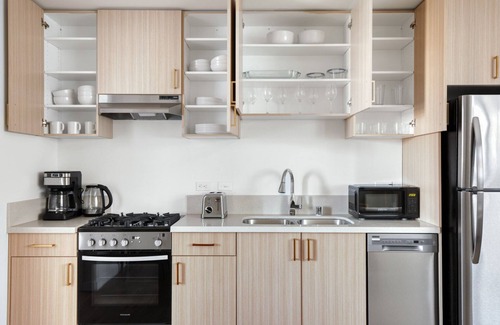 Palms Apartment | Trendy Culver City 1BR w/Gym & Roof Lounge, Walkable Area, by Blueground
