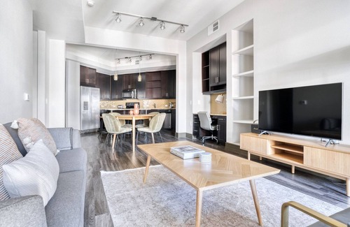 North Burnet Apartment | Trendy Domain 2BR w/Gym, Pool & W/D, nr restaurants, by Blueground