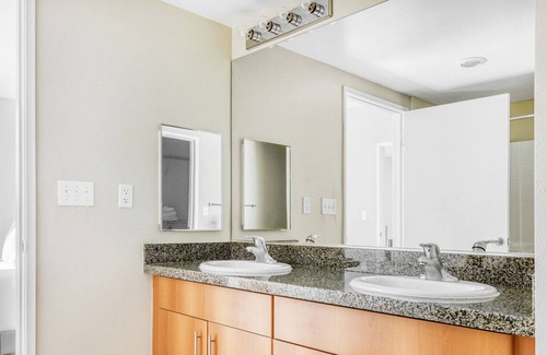 Chinatown Apartment | Trendy Downtown 1BR w/ Pool, W/D & Gym, near Broad Museum, by Blueground