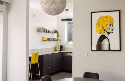 Elwood Condo | Trendy Elwood Apartment