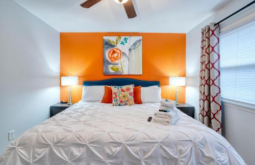 Charlotte Apartment | Trendy Escape ◉ California King bed awaits!