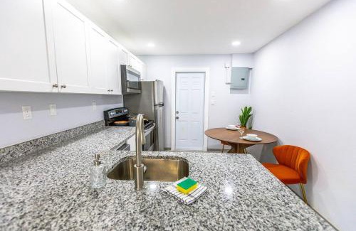 Central Sarasota House | Trendy Home By Jet Skis, Parks & Art Hotspots