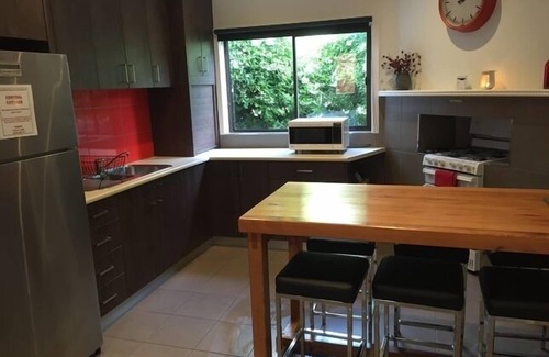Golden Point House | 'Trendy Inner City Cottage with all the modern conveniences - Central Cottage'