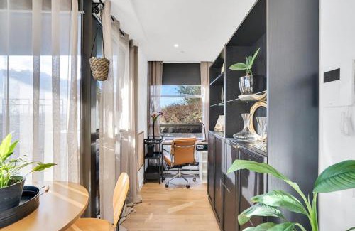 Brunswick Apartment | Trendy Inner-City Living Brunswick Apt for Two