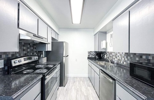 Coalinga Apartment | Trendy Ivy 2-bedroom Apartment near DT Coalinga