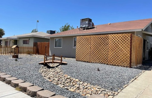 Coalinga Apartment | Trendy Ivy 2-bedroom Apartment near DT Coalinga