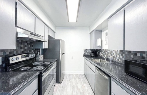 Coalinga House | Trendy Ivy 2-bedroom Apartment near Downtown Coalinga