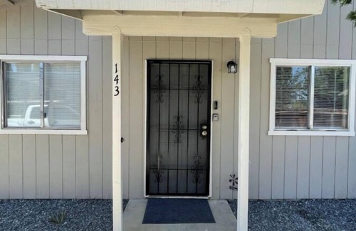 Coalinga House | Trendy Ivy 2-bedroom Apartment near Downtown Coalinga