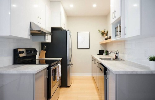 Mile-Ex Apartment | Trendy Little Italy 3 Bedroom Condo by Denstays
