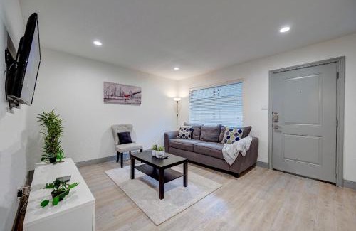 Montrose Apartment | Trendy Midtown Apt, Walk to Shops & Sites, Pets Ok