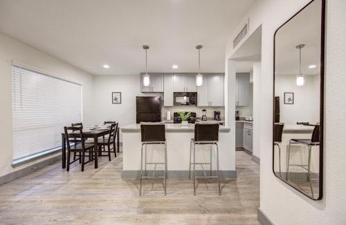 Montrose Apartment | Trendy Midtown Apt, Walk to Shops & Sites, Pets Ok