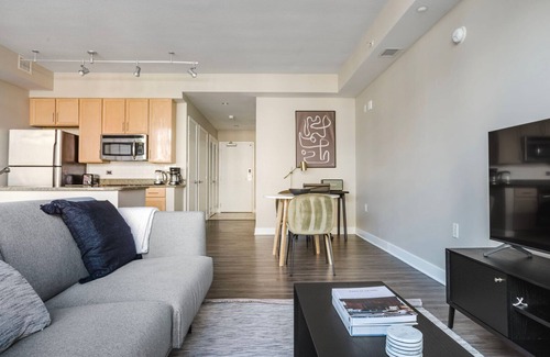Mount Vernon Square Apartment | Trendy Mount Vernon Studio w/Yoga & Game Room, nr Arena, by Blueground