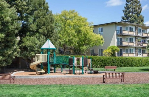 Palo Alto Apartment | Trendy Palo Alto 1BR w/ Gym, Pool, near 82, 101, and 280, by Blueground