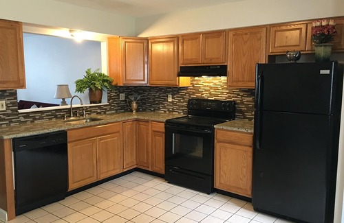 Waterbury Condo | Trendy & Timeless: Home away from home