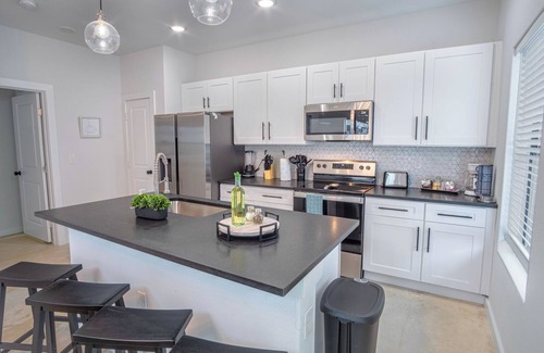 Denver Heights Apartment | Trendy & Upscale 3br/2.5ba Home Close to Downtown