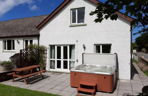 Cardigan House | Trenewydd Farm Holiday Cottages