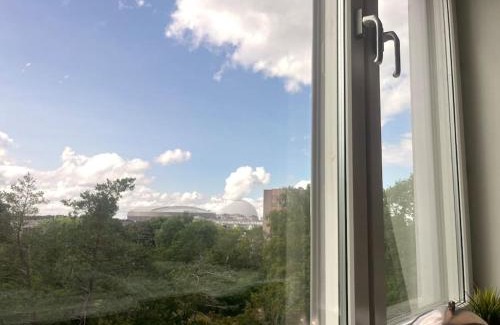 Enskededalen Apartment | Trerumslägenhet centralt belägen med bubbelpool