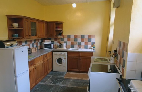 Port Isaac Cottage | TRESUNGERS COTTAGE, pet friendly, with open fire in St Endellion