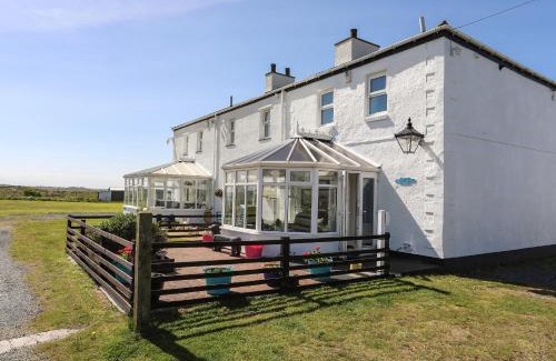 Caergeiliog House | Trewan Cottage