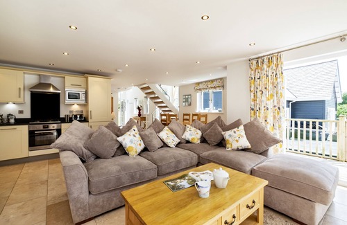St Austell Villa | Trewhiddle Villa 27 - a trewhiddle that sleeps 6 guests in 3 bedrooms