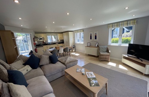 St Austell Cottage | Trewhiddle Villa 14 - a trewhiddle that sleeps 7 guests in 4 bedrooms