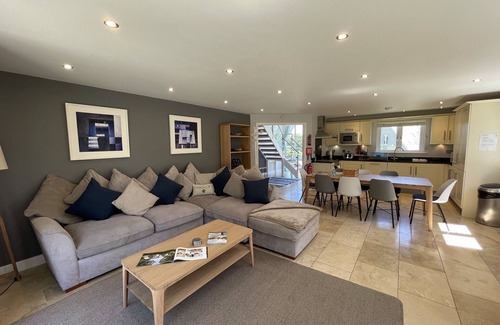 St Austell Cottage | Trewhiddle Villa 14 - a trewhiddle that sleeps 7 guests in 4 bedrooms